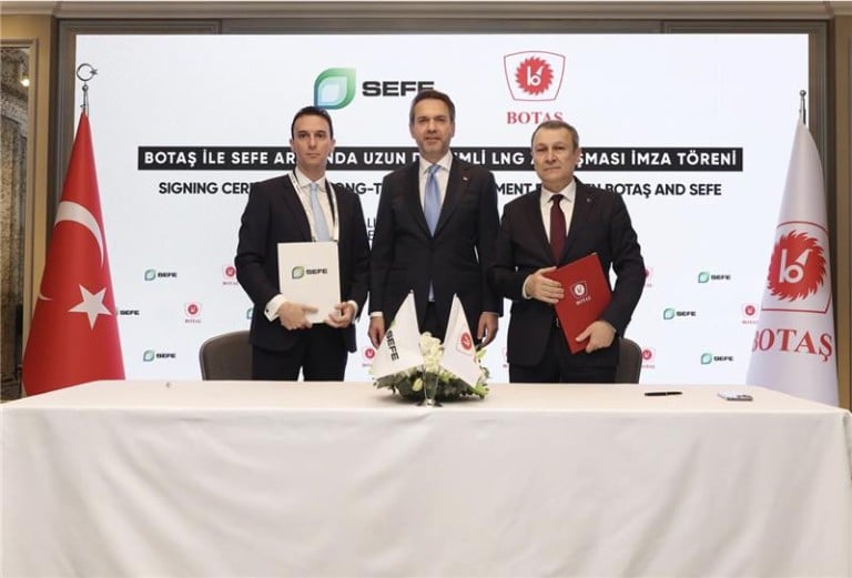 📷 From left to right: Jean-Manuel Conil-Lacoste, Executive Vice President LNG; the Turkish Minister of Energy, Alparslan Bayraktar; and Abdulvahit Fidan, Chairman of the Board of Directors and General Manager of BOTAS.